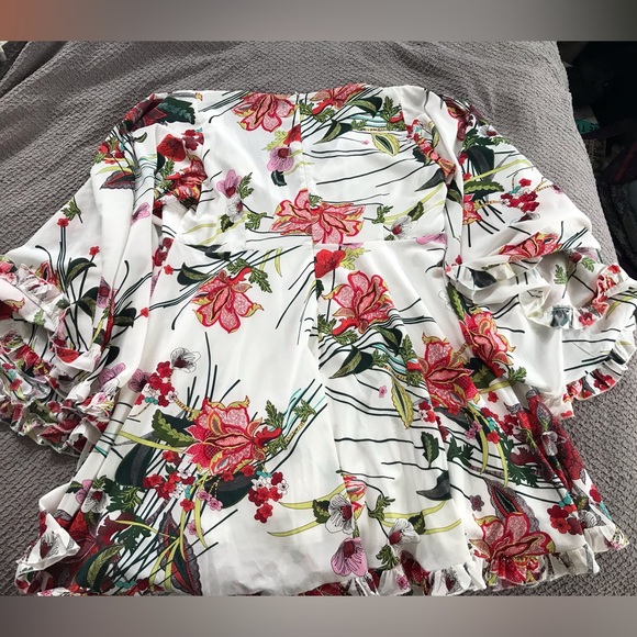 Boohoo beautiful floral dress. Perfect for most any occasion. EUC - Picture 2 of 13